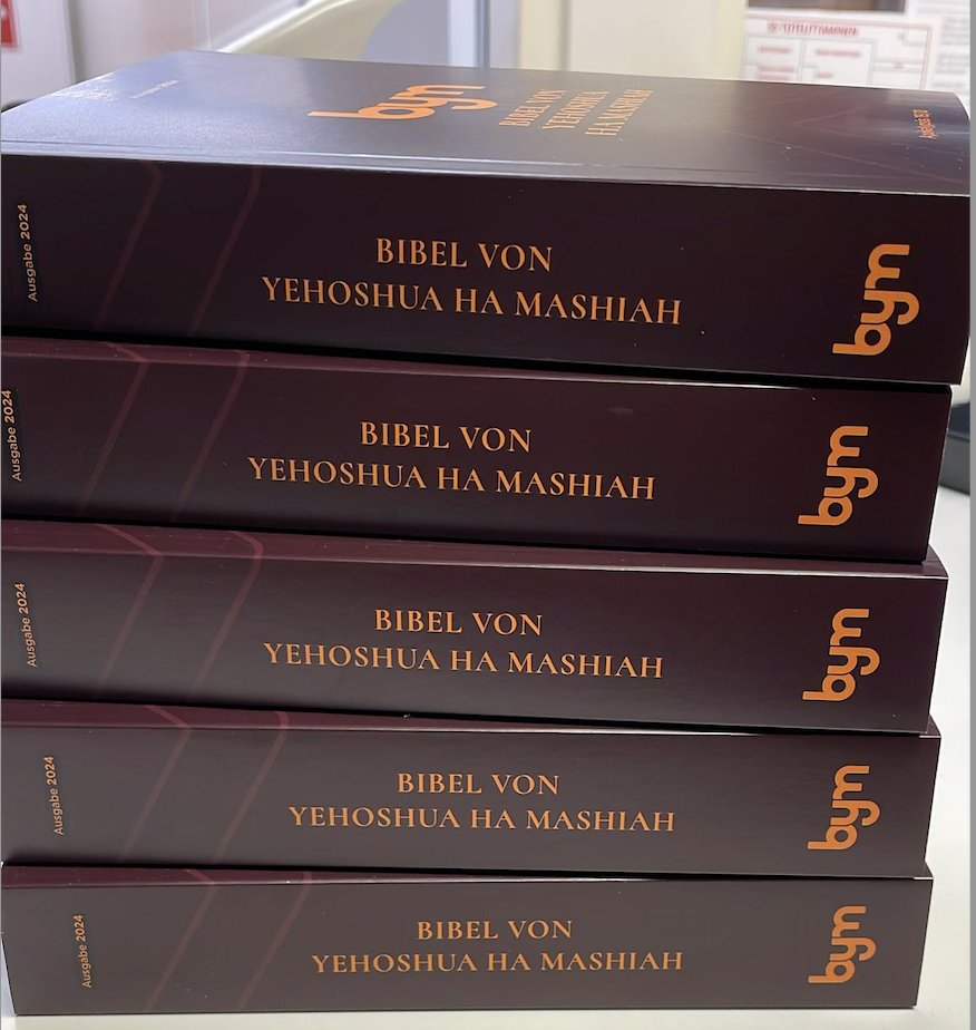 Druck neuer Bibeln von Yehoshoua Mashiah
