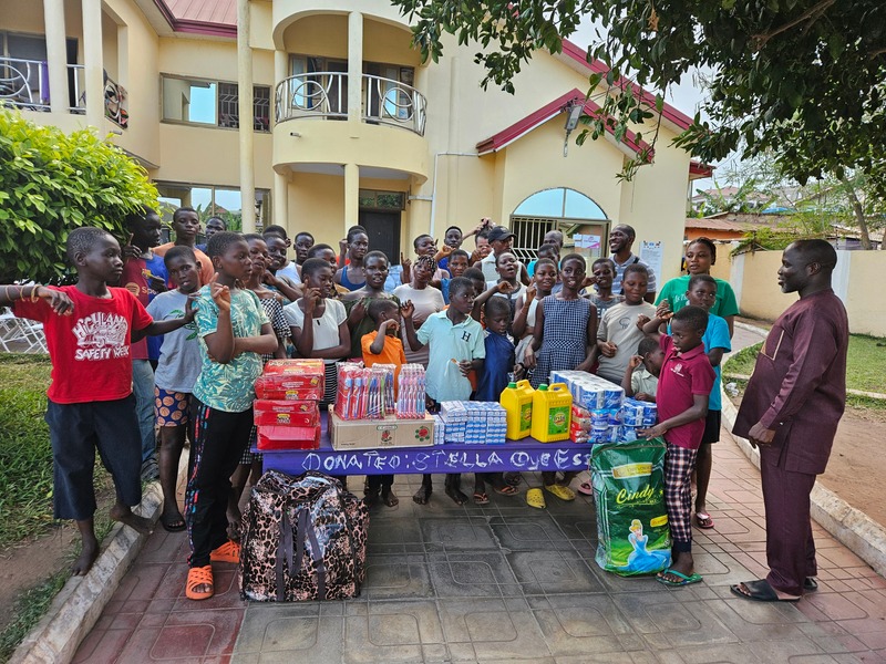 Besuch eines Zentrums für HIV-infizierte Kinder
